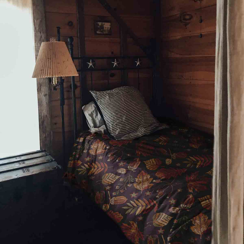 Set de ropa de cama con manta terapéutica hojas otoñales marrones