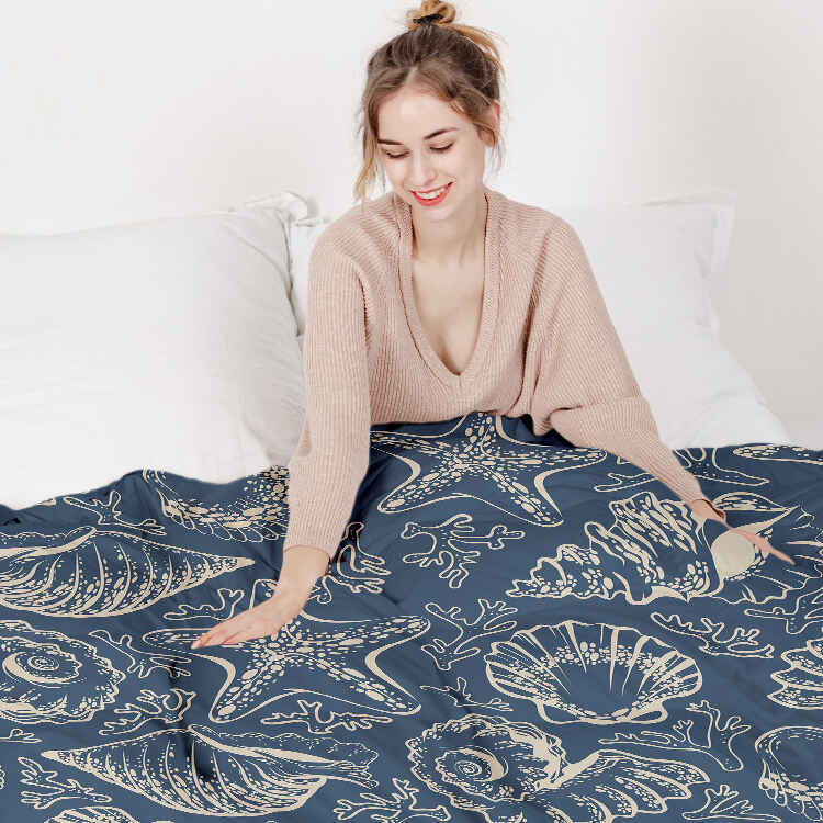 Set de ropa de cama con manta terapéutica azul con conchas