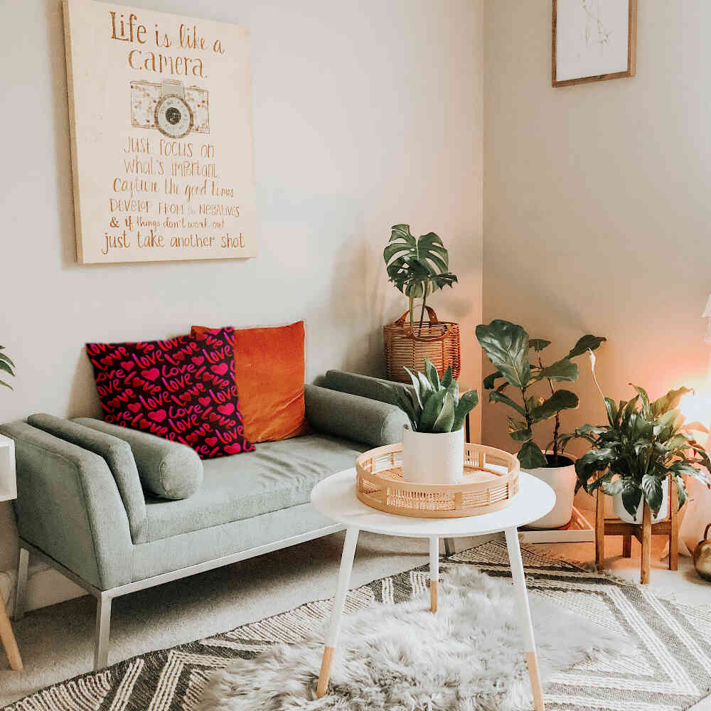 Almohada de salud negra con inscripción Love