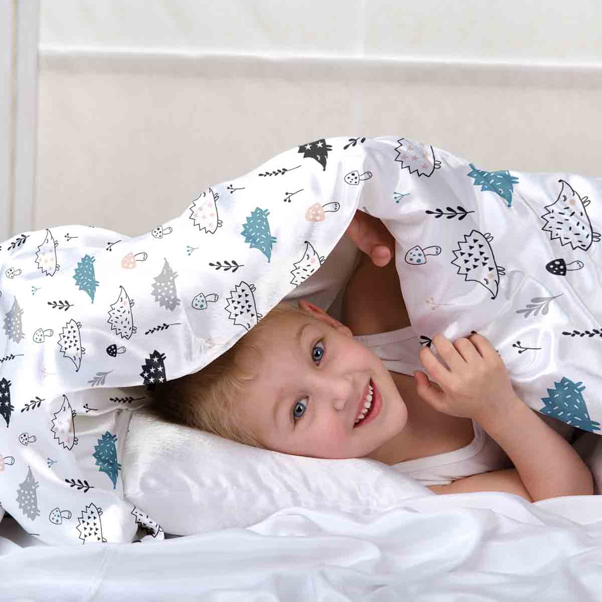 Set de ropa de cama con manta terapéutica blanca con erizo
