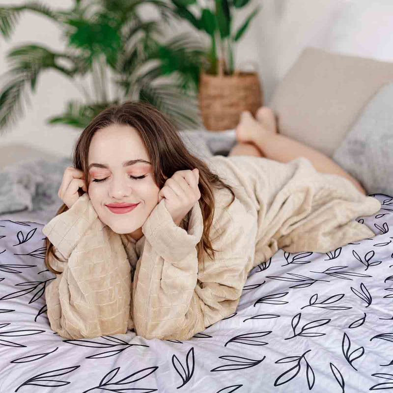 Juego de ropa de cama con manta terapéutica ramas gris claro