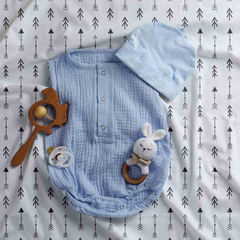 Set de ropa de cama con manta terapéutica blanca con muchas flechas negras