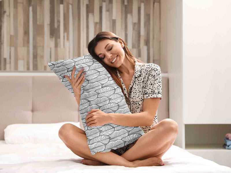 Almohada de salud gris con hojas de arce