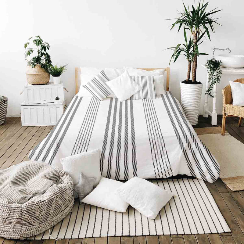 Set de ropa de cama con mantas terapéuticas gris con rayas gruesas y delgadas