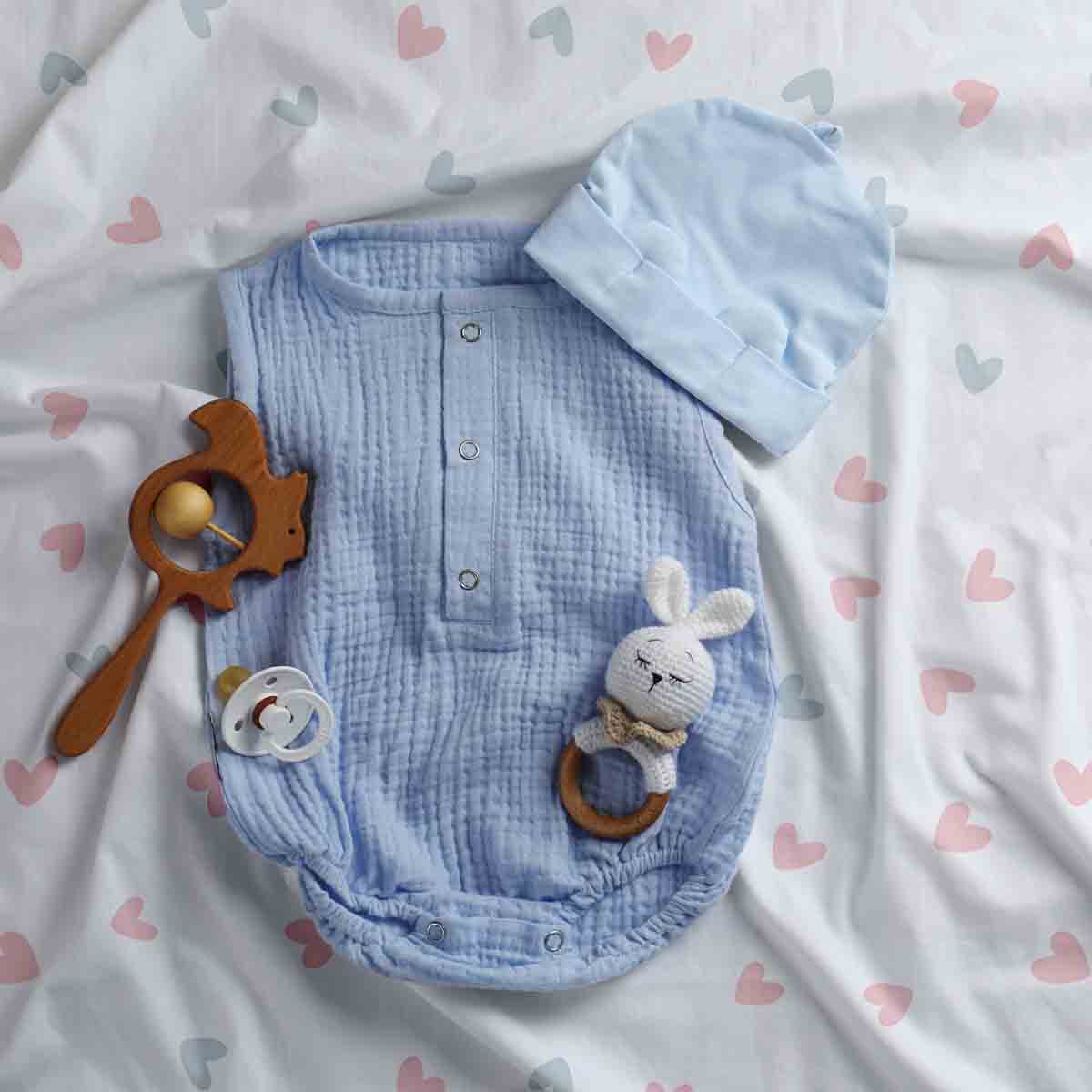 Juego de ropa de cama con manta terapéutica blanca con pequeños corazones