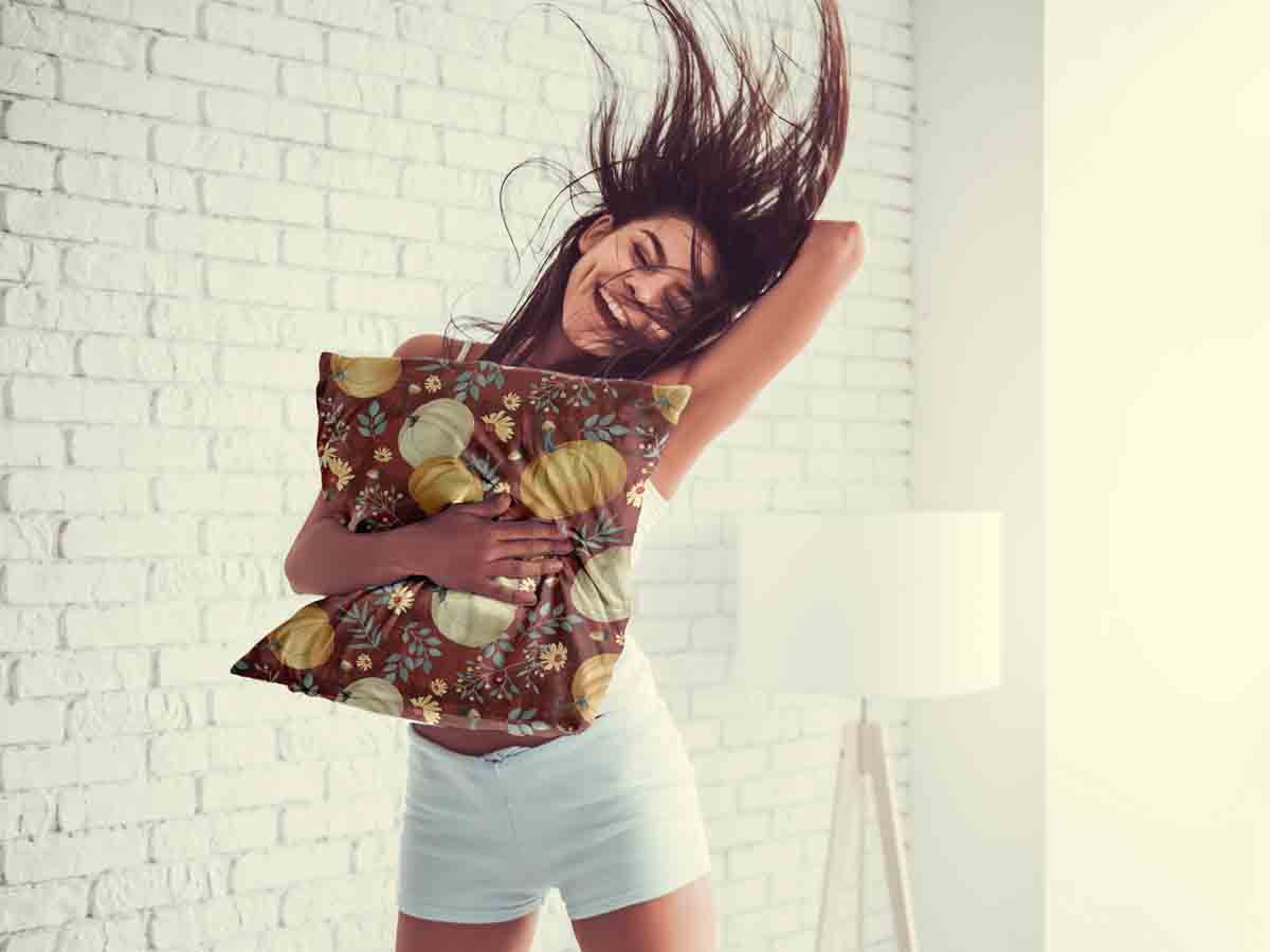 Almohada de salud roja con calabazas