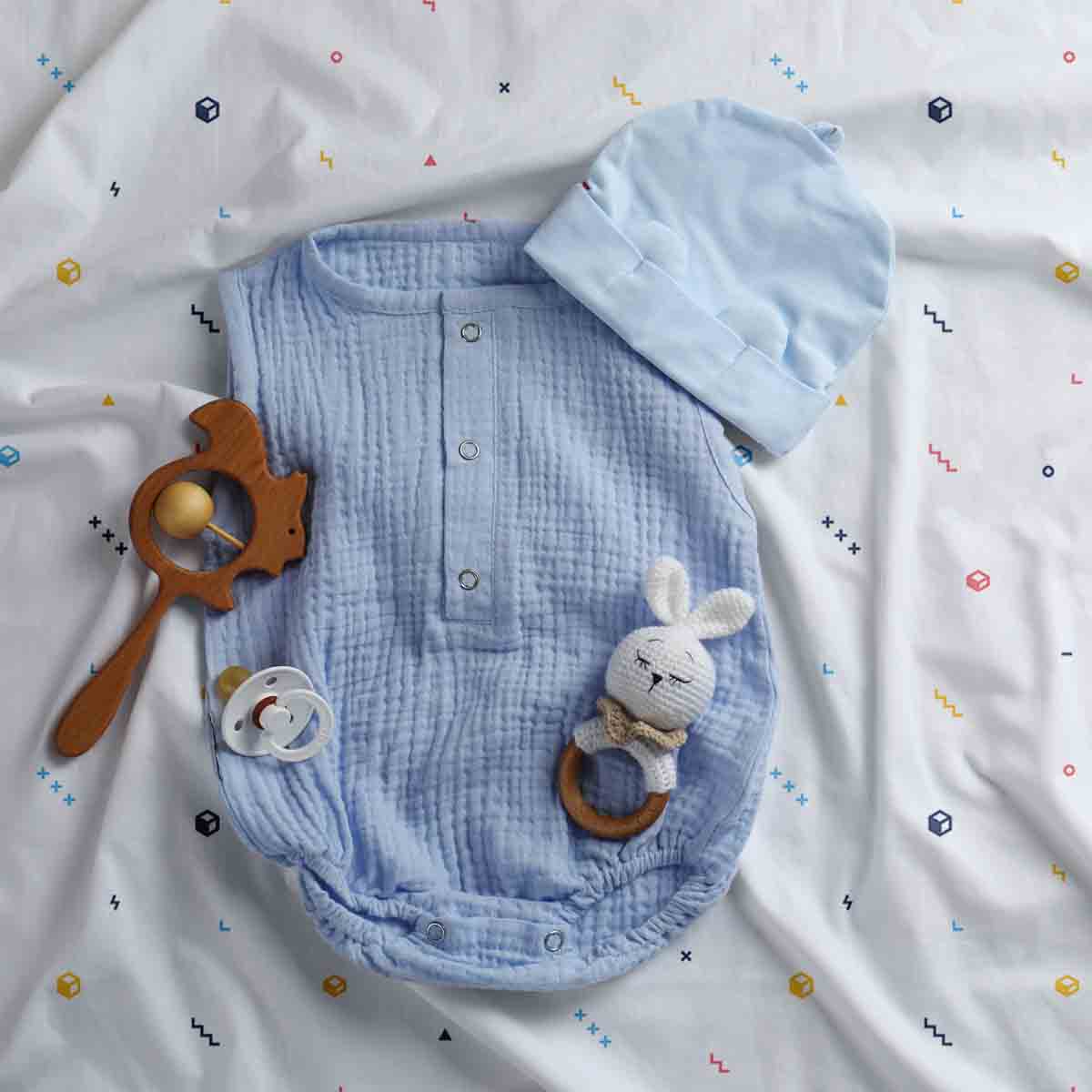 Juego de ropa de cama con manta terapéutica blanca con formas coloridas